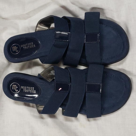 Mootsies Tootsies Shoes - 💥CLEARANCE💥Mootsies Tootsies Navy Strappy Slide Sandals Sz 9.5M